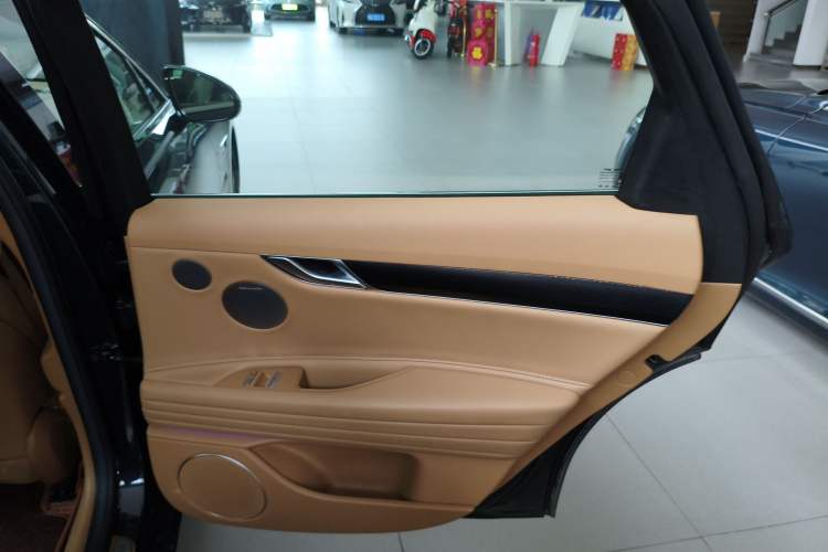 Used Genesis G80 2024 2.5T Rear-Drive Luxury Edition Right Rear Door Interior