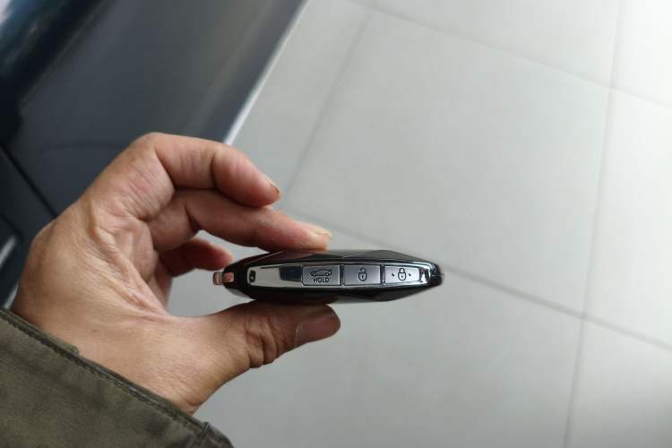 Used Genesis G80 2024 2.5T Rear-Drive Luxury Edition Vehicle Key