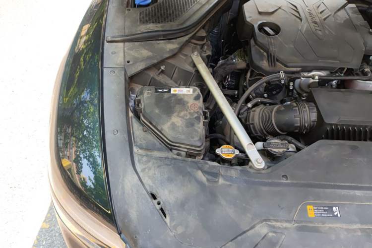 Used Genesis G80 2024 2.5T Rear-Drive Luxury Edition Engine Bay Right