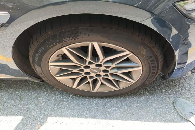 Used Genesis G80 2024 2.5T Rear-Drive Luxury Edition Right Front Wheel Hub
