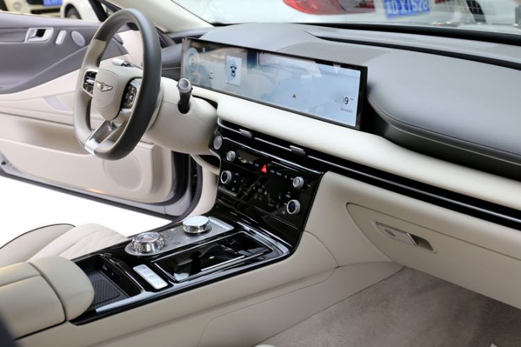 Used Genesis G80 2024 2.5T Rear-Drive Luxury Edition Audio And AC Panel