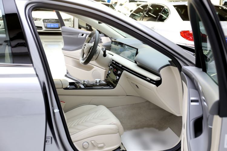 Used Genesis G80 2024 2.5T Rear-Drive Luxury Edition Interior 3