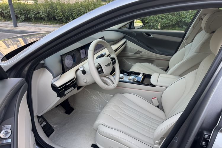 Used Genesis G80 2026 2.5T Rear-Drive Luxury Edition Interior 2