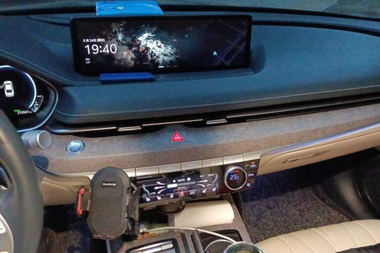 Used Genesis G80 EV 2023 All-Electric G80 Flagship Edition Audio And AC Panel