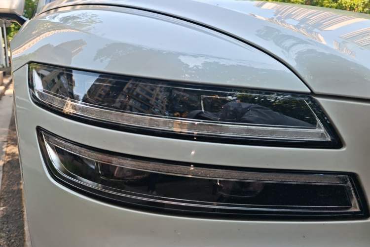 Used Genesis G80 EV 2023 All-Electric G80 Luxury Edition Right Front Headlight