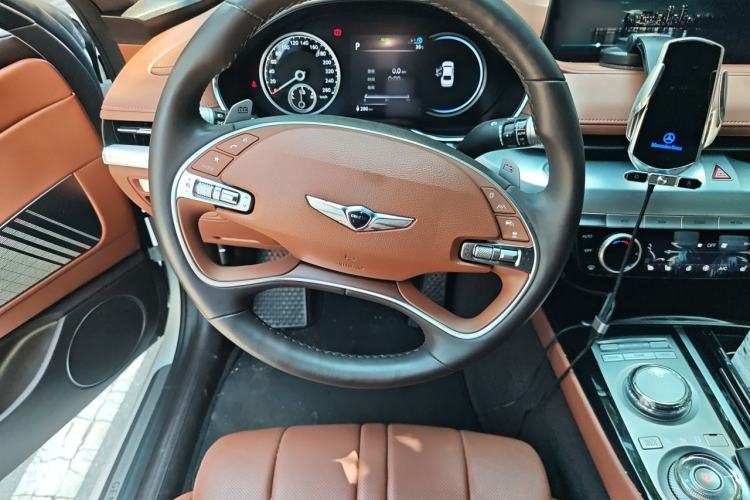 Used Genesis G80 EV 2023 All-Electric G80 Luxury Edition Steering Wheel