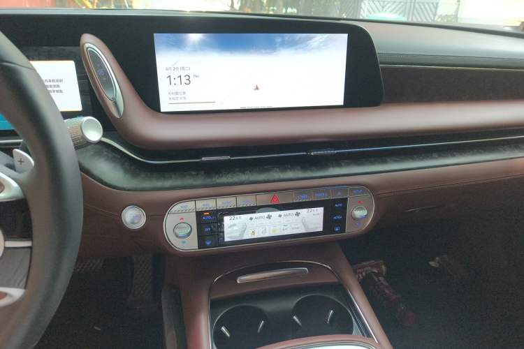 Used Genesis G90 2023 Flagship Edition Audio And AC Panel