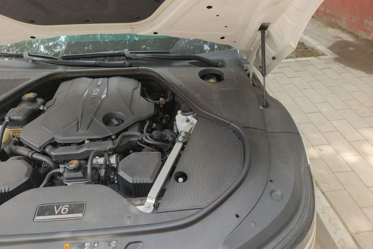 Used Genesis G90 2023 Flagship Edition Engine Bay Left