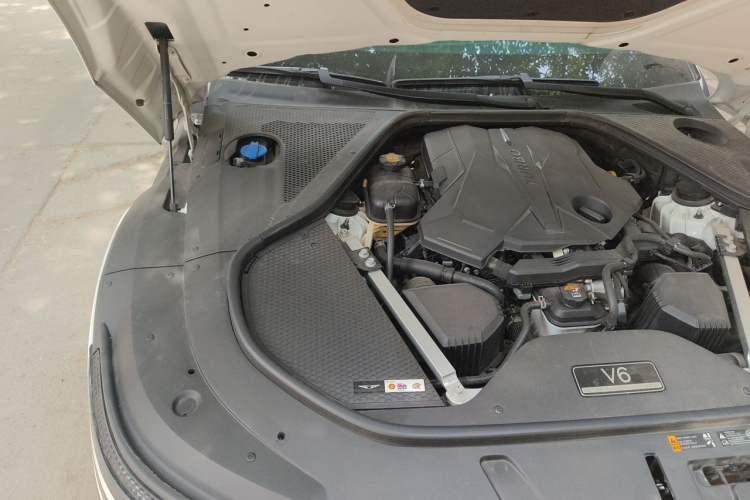 Used Genesis G90 2023 Flagship Edition Engine Bay Right