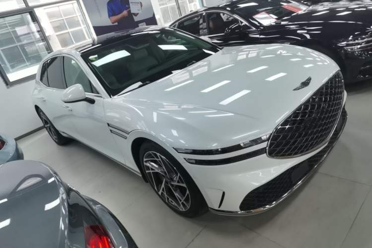 Used Genesis G90 2023 Flagship Edition Front Right 45 Deg