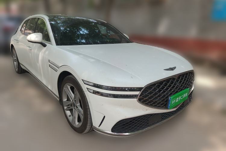 Used Genesis G90 2023 Flagship Edition Front Right 45 Deg