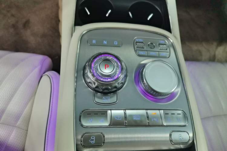 Used Genesis G90 2023 Flagship Edition Gear Lever