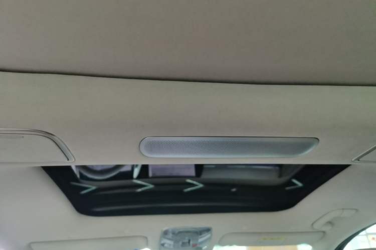 Used Genesis G90 2023 Flagship Edition Headliner