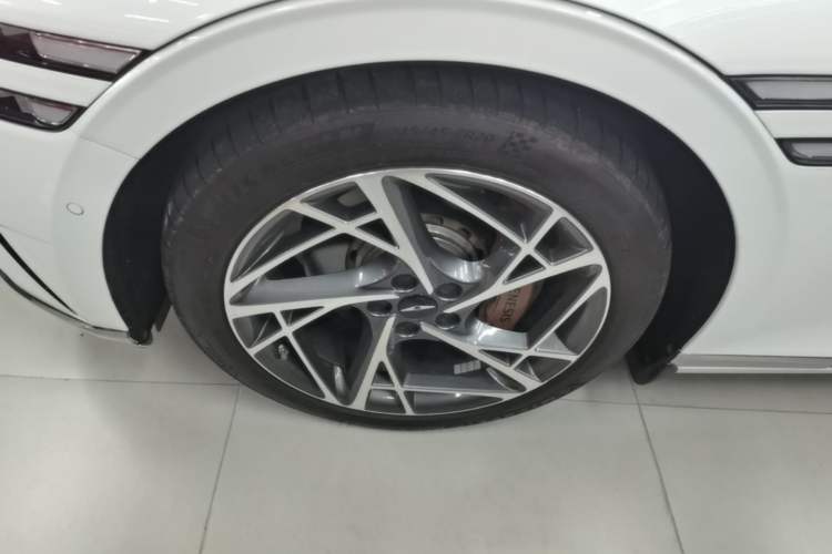 Used Genesis G90 2023 Flagship Edition Left Front Wheel Hub