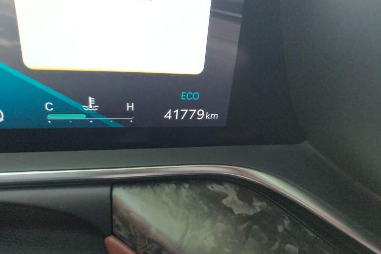 Used Genesis G90 2023 Flagship Edition Odometer Close Up