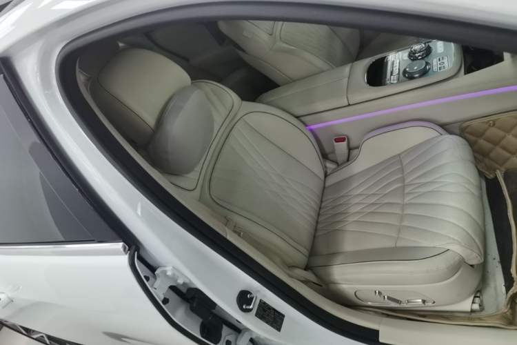 Used Genesis G90 2023 Flagship Edition Right Front Seat