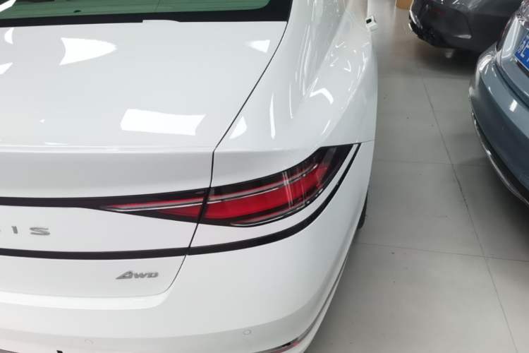 Used Genesis G90 2023 Flagship Edition Right Rear Taillight