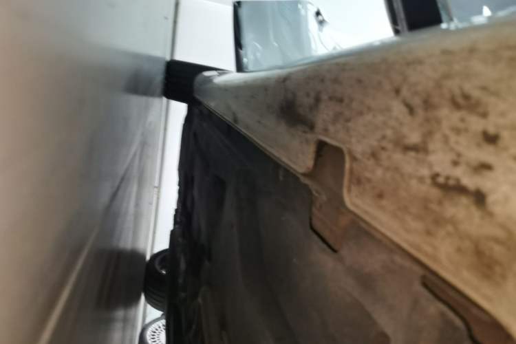 Used Genesis G90 2023 Flagship Edition Right Side Sill