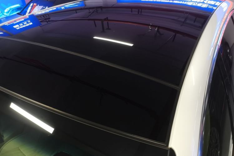 Used Genesis G90 2023 Flagship Edition Roof