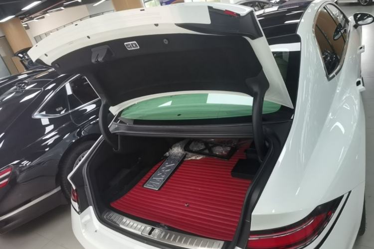 Used Genesis G90 2023 Flagship Edition Trunk