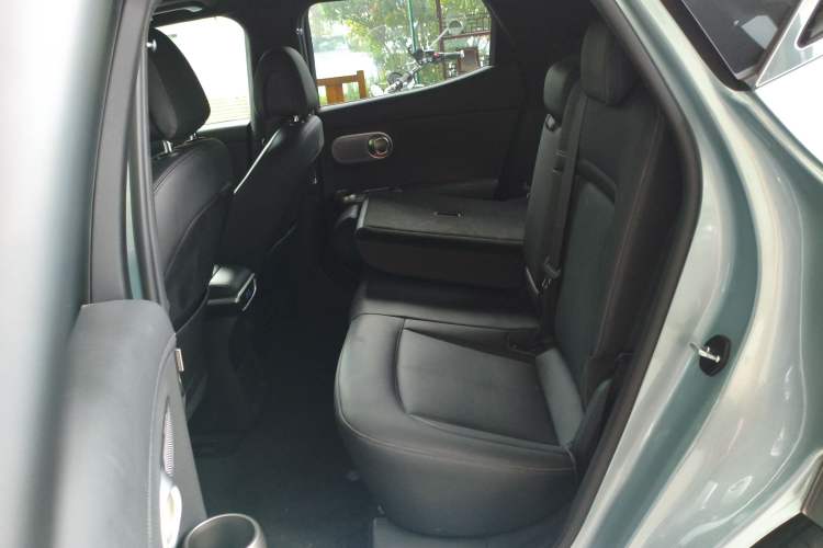 Used Genesis GV60 2023 Single-Motor Rear-Drive Luxury Edition Interior 4