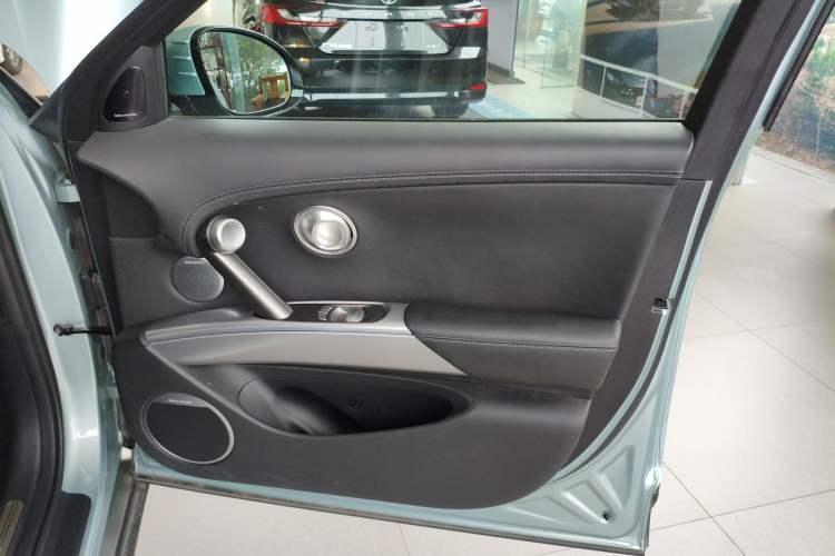 Used Genesis GV60 2023 Single-Motor Rear-Drive Luxury Edition Interior 5
