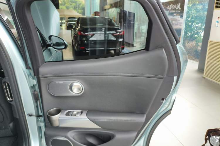 Used Genesis GV60 2023 Single-Motor Rear-Drive Luxury Edition Interior 6