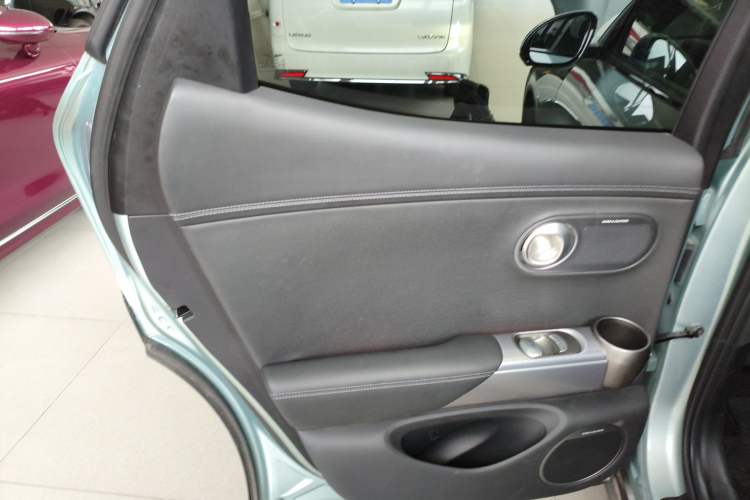 Used Genesis GV60 2023 Single-Motor Rear-Drive Luxury Edition Interior 8