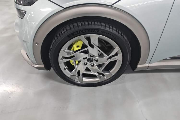 Used Genesis GV60 2023 Dual-Motor All-Wheel-Drive High-Performance Flagship Edition Left Front Wheel Hub