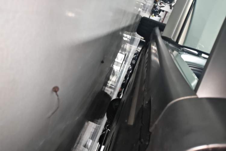 Used Genesis GV60 2023 Dual-Motor All-Wheel-Drive High-Performance Flagship Edition Right Side Sill