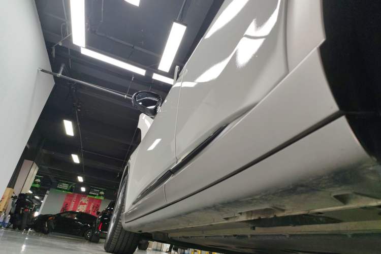 Used Genesis GV60 2023 Single-Motor Rear-Drive Luxury Edition Left Side Sill