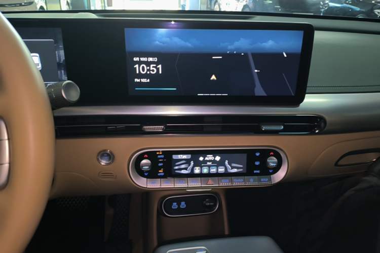 Used Genesis GV60 2023 Dual-Motor All-Wheel-Drive Flagship Edition Audio And AC Panel