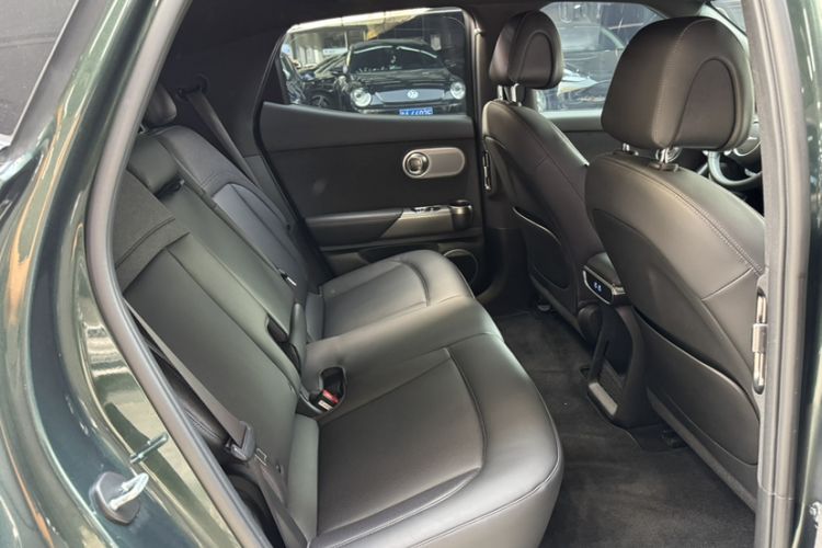 Used Genesis GV60 2023 Single-Motor Rear-Drive Luxury Edition Interior 1