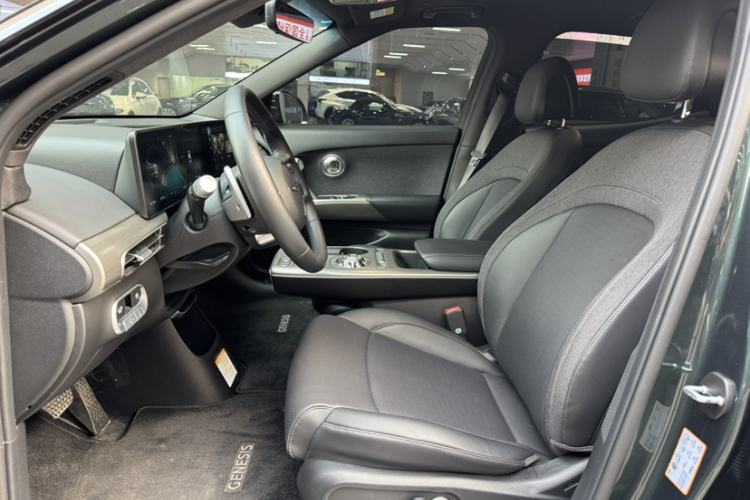 Used Genesis GV60 2023 Single-Motor Rear-Drive Luxury Edition Interior 13