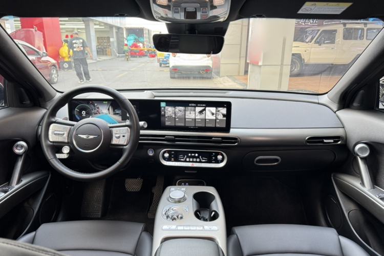 Used Genesis GV60 2023 Single-Motor Rear-Drive Luxury Edition Interior 4