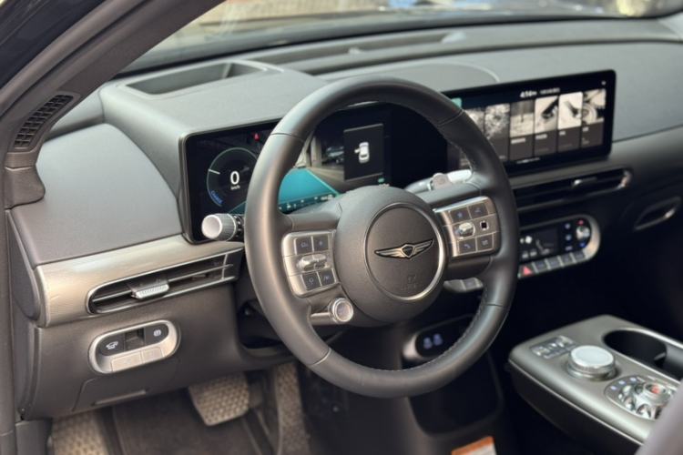 Used Genesis GV60 2023 Single-Motor Rear-Drive Luxury Edition Interior 6