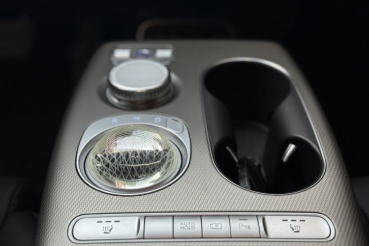 Used Genesis GV60 2023 Single-Motor Rear-Drive Luxury Edition Interior 8