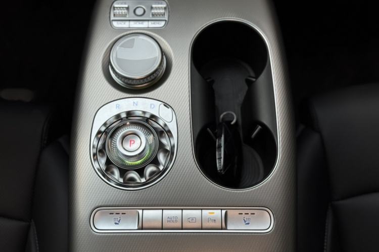 Used Genesis GV60 2023 Single-Motor Rear-Drive Luxury Edition Interior 9