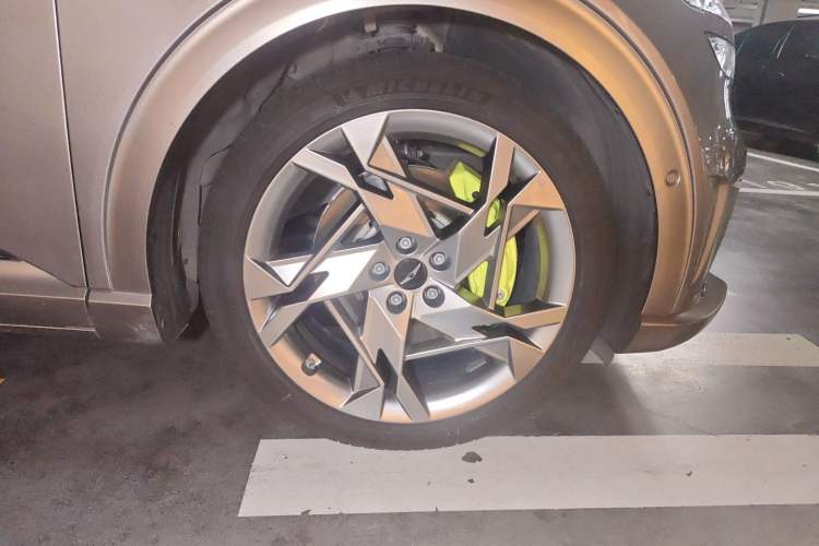 Used Genesis GV60 2023 Dual-Motor All-Wheel-Drive High-Performance Flagship Edition Right Front Wheel Hub