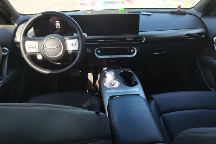 Used Genesis GV60 2023 Single-Motor Rear-Drive Luxury Edition Center Console
