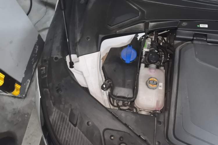 Used Genesis GV60 2023 Single-Motor Rear-Drive Luxury Edition Engine Bay Right