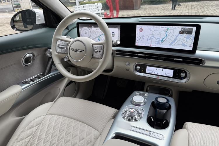 Used Genesis GV60 2023 Dual-Motor All-Wheel-Drive Flagship Edition Interior 1