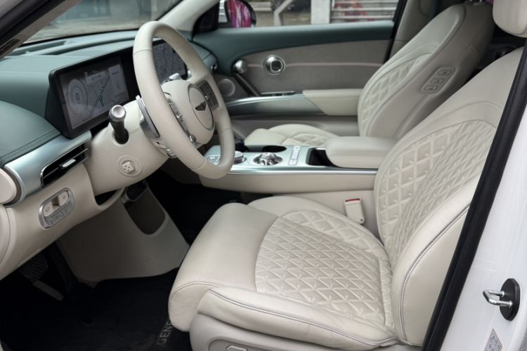 Used Genesis GV60 2023 Dual-Motor All-Wheel-Drive Flagship Edition Interior 2