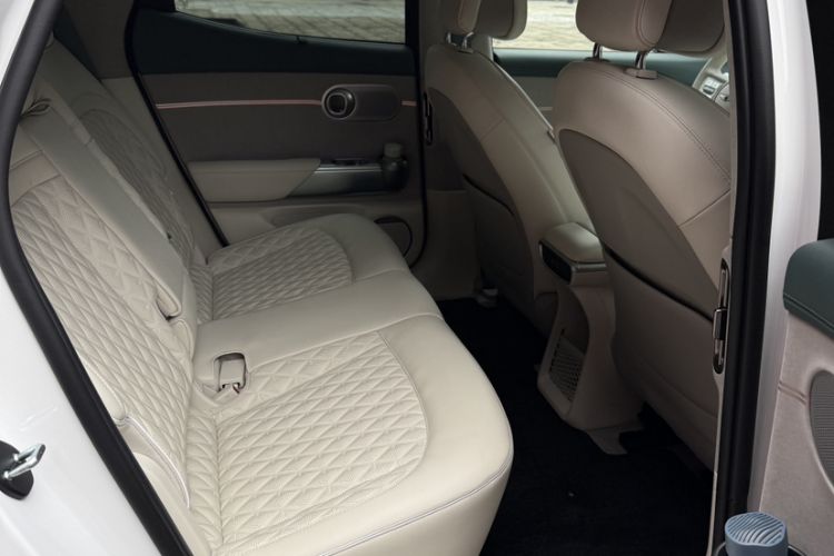 Used Genesis GV60 2023 Dual-Motor All-Wheel-Drive Flagship Edition Interior 5
