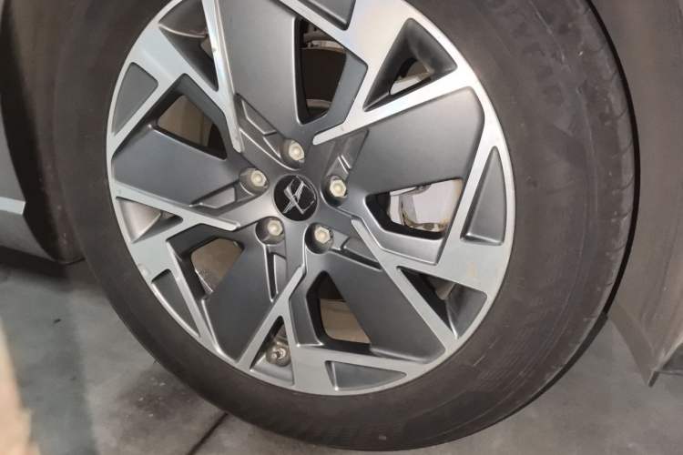 Used Genesis GV60 2023 Single-Motor Rear-Drive Luxury Edition Right Front Wheel Hub
