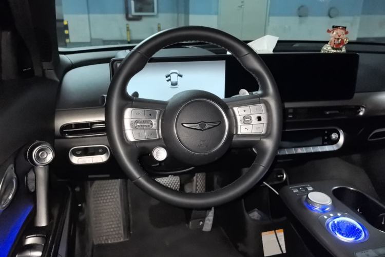 Used Genesis GV60 2023 Single-Motor Rear-Drive Luxury Edition Steering Wheel