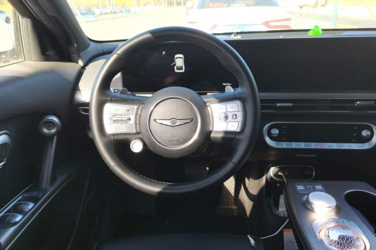 Used Genesis GV60 2023 Single-Motor Rear-Drive Luxury Edition Steering Wheel