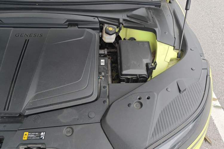 Used Genesis GV60 2023 Dual-Motor All-Wheel-Drive High-Performance Flagship Edition Engine Bay Left