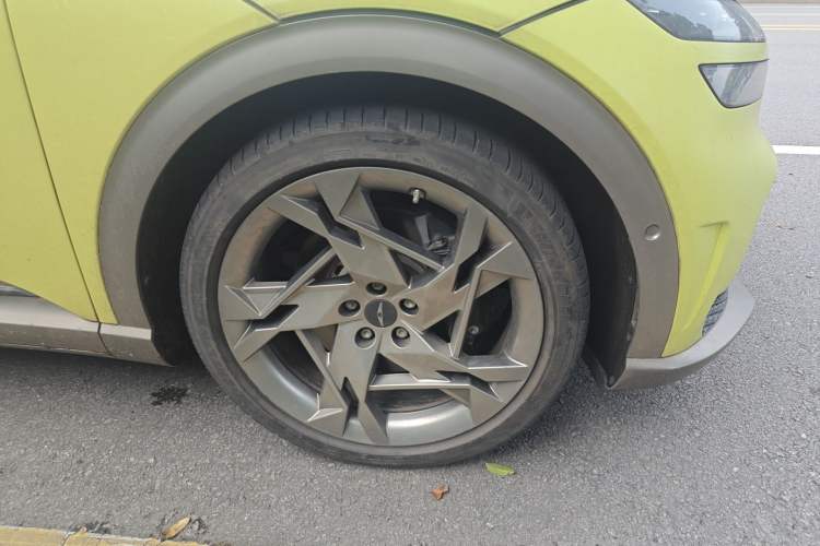 Used Genesis GV60 2023 Dual-Motor All-Wheel-Drive High-Performance Flagship Edition Right Front Wheel Hub