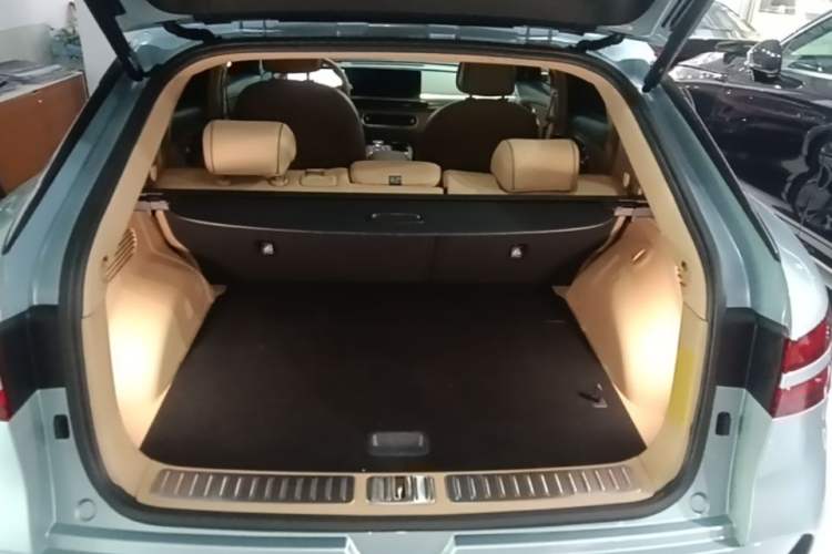 Used Genesis GV60 2024 Dual-Motor All-Wheel-Drive Luxury Edition Trunk